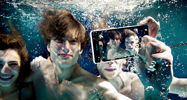 Sony Xperia ZR_protect water