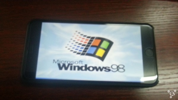 iPhone-6-Plus-running-Windows-98